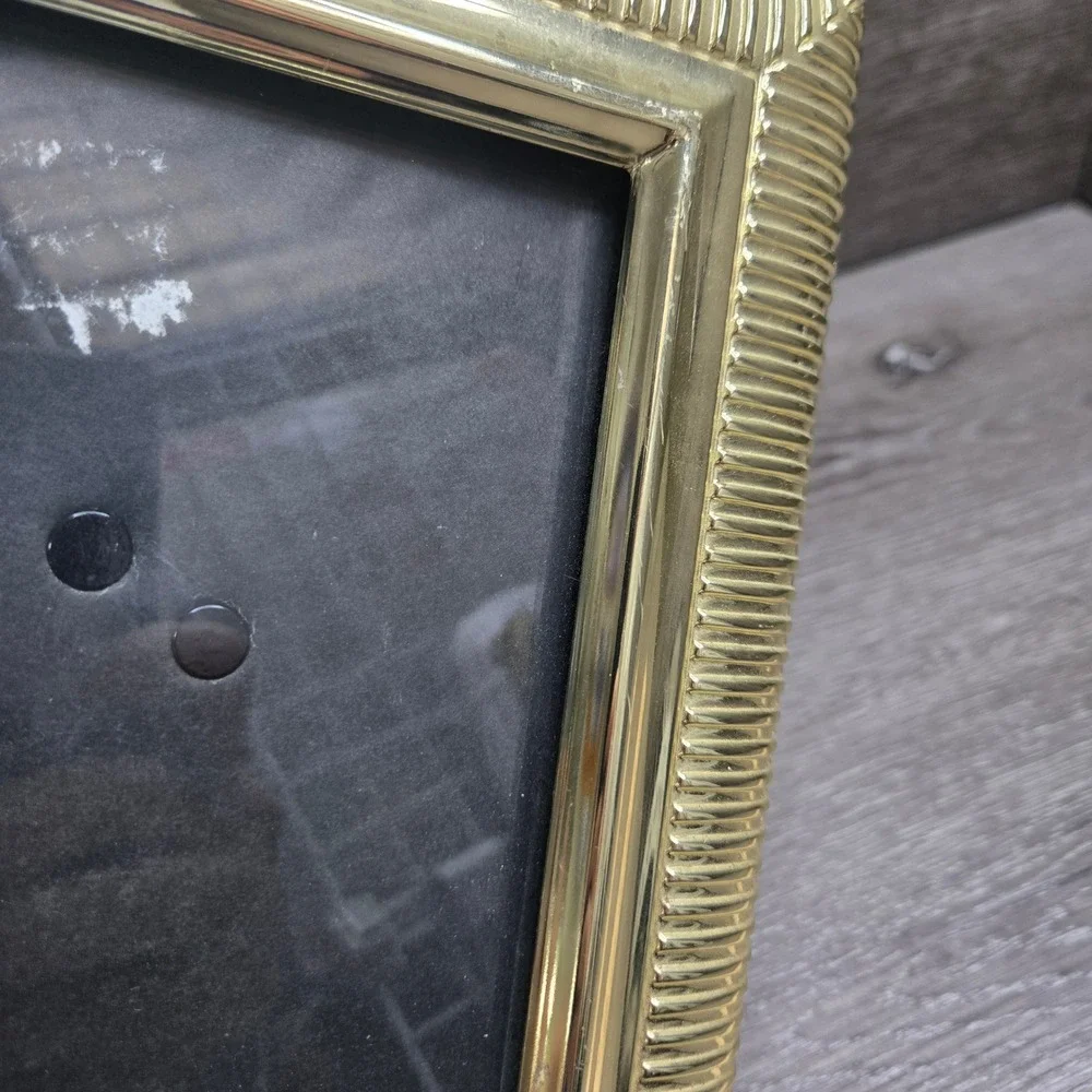 Vintage Gold Tone Textured Reeded Metal Picture Frame 5x7 Tabletop Wall Mount